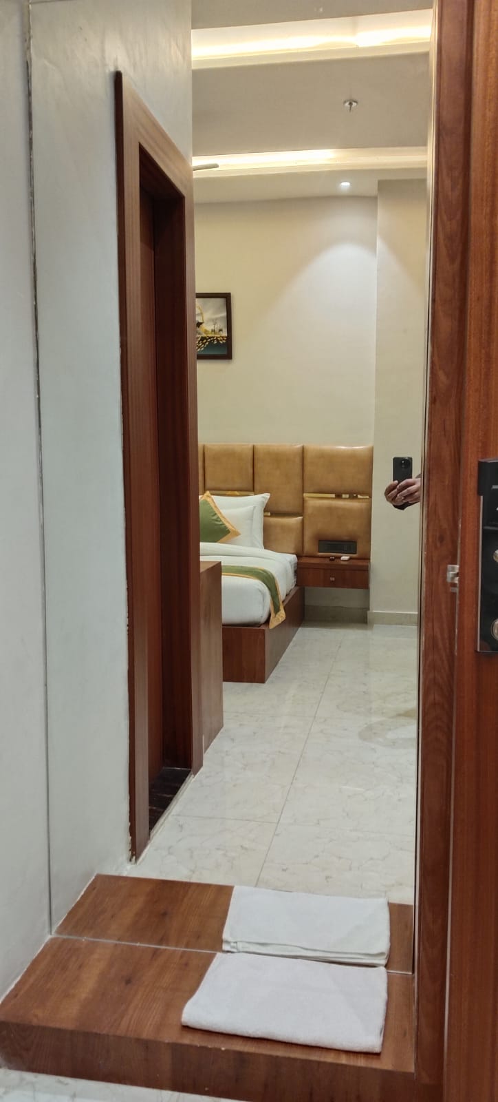 Room 06